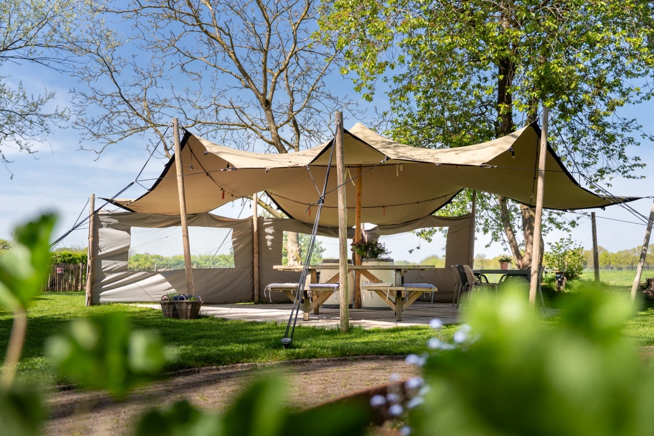 De_Loeghoeve_pergola_zijaanzicht